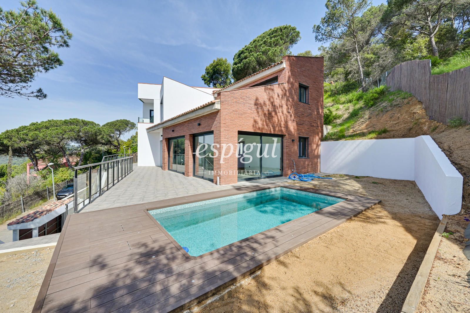 Vista exterior de Casa o xalet en venda en Vallromanes amb Aire condicionat, Calefacció i Jardí privat