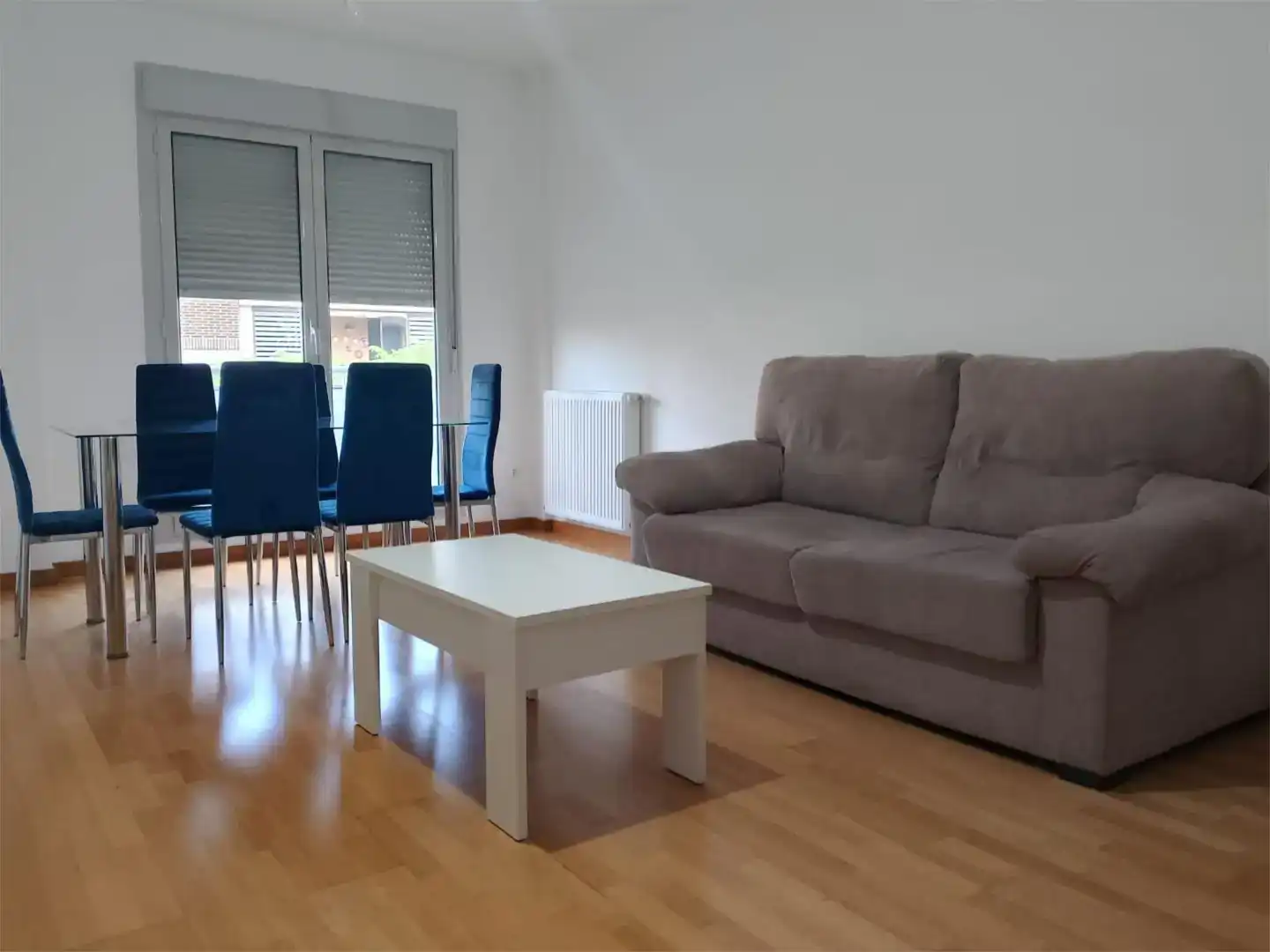 Sala d'estar de Pis per a compartir en Alagón amb Aire condicionat, Traster i Moblat