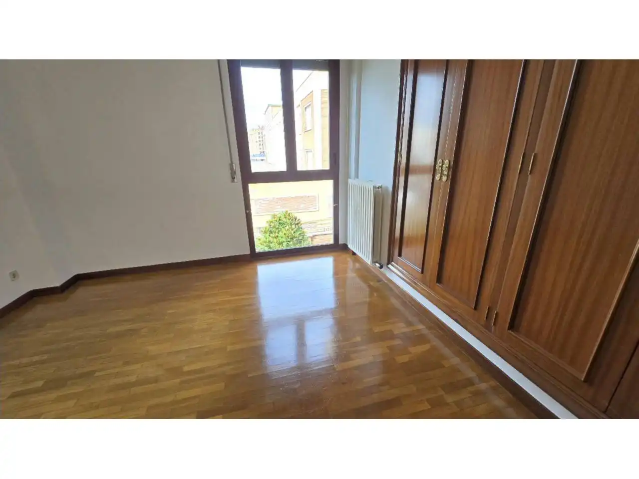 Dormitori de Casa adosada en venda en  Logroño amb Aire condicionat, Calefacció i Parquet