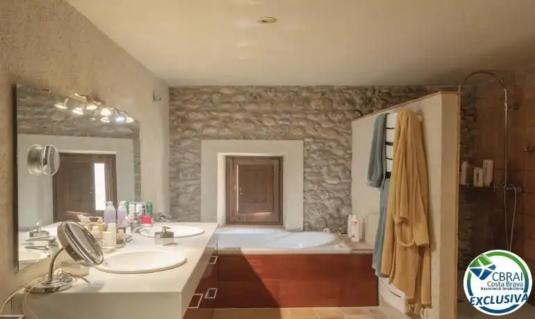 Bany de Casa o xalet en venda en Sant Miquel de Fluvià amb Aire condicionat, Calefacció i Terrassa
