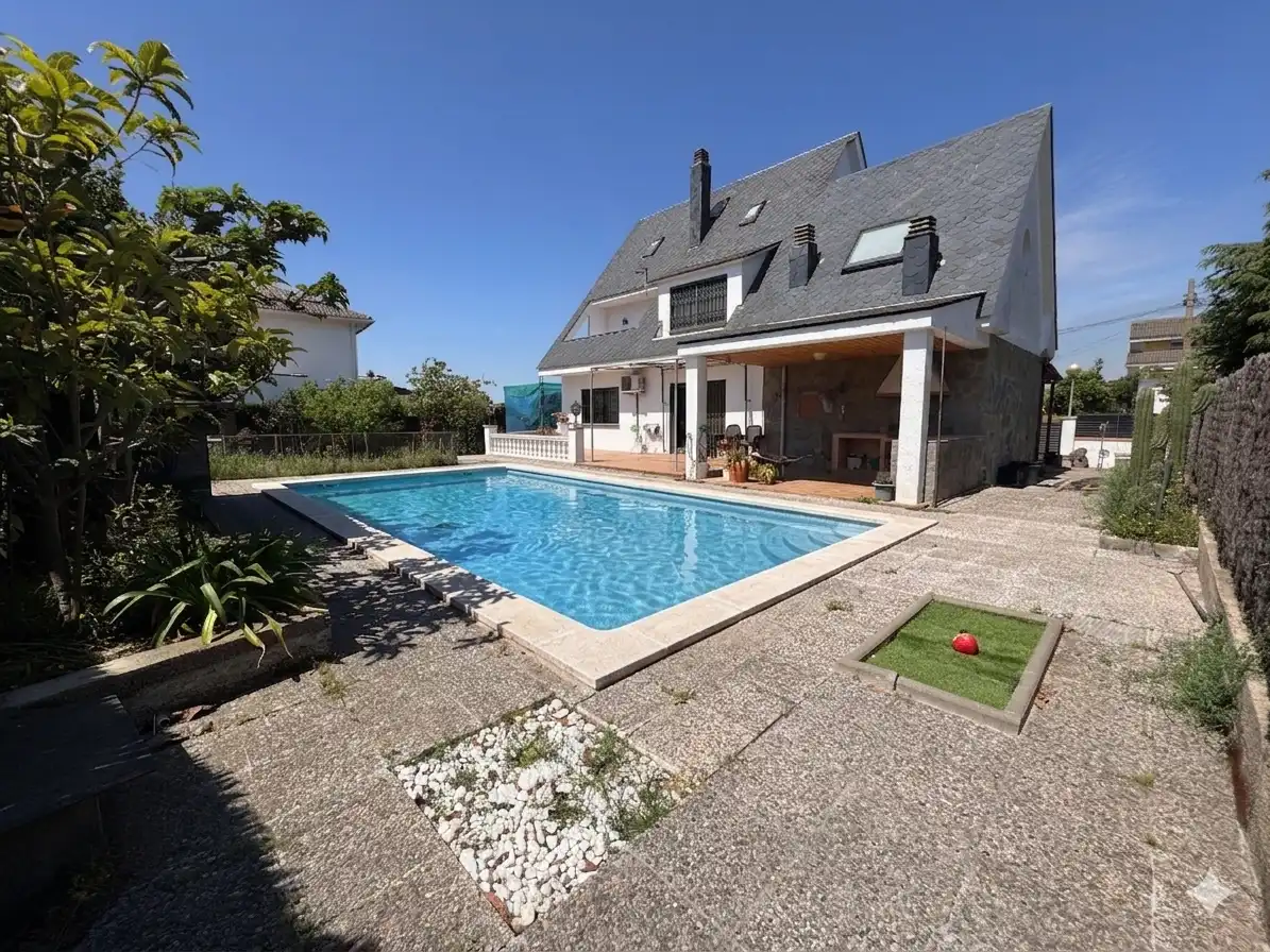 Piscina de Casa o chalet en venta en Llinars del Vallès con Aire acondicionado, Calefacción y Terraza