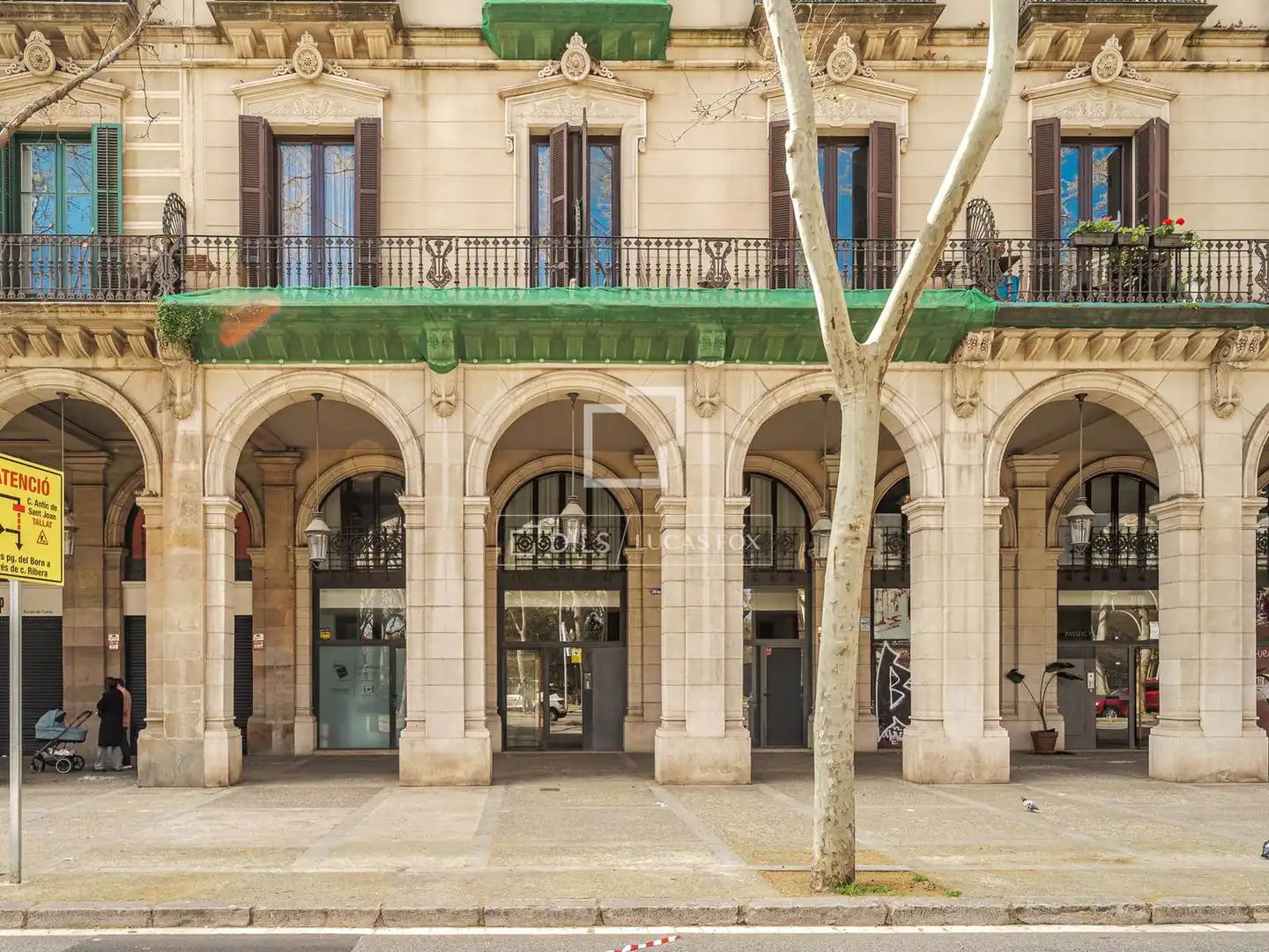 Außenansicht von Wohnung zum Verkauf in Barcelona mit Klimaanlage, Heizung und Parkett