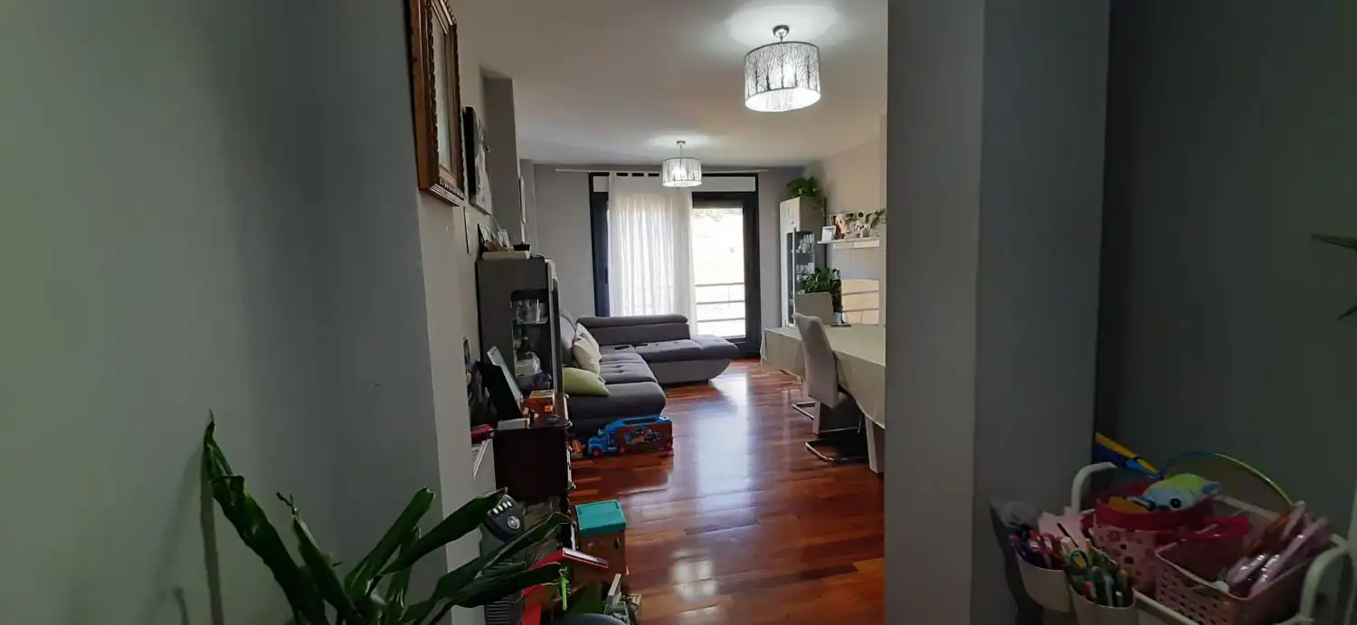 Sala de estar de Piso en venta en Solórzano con Calefacción, Parquet y Trastero