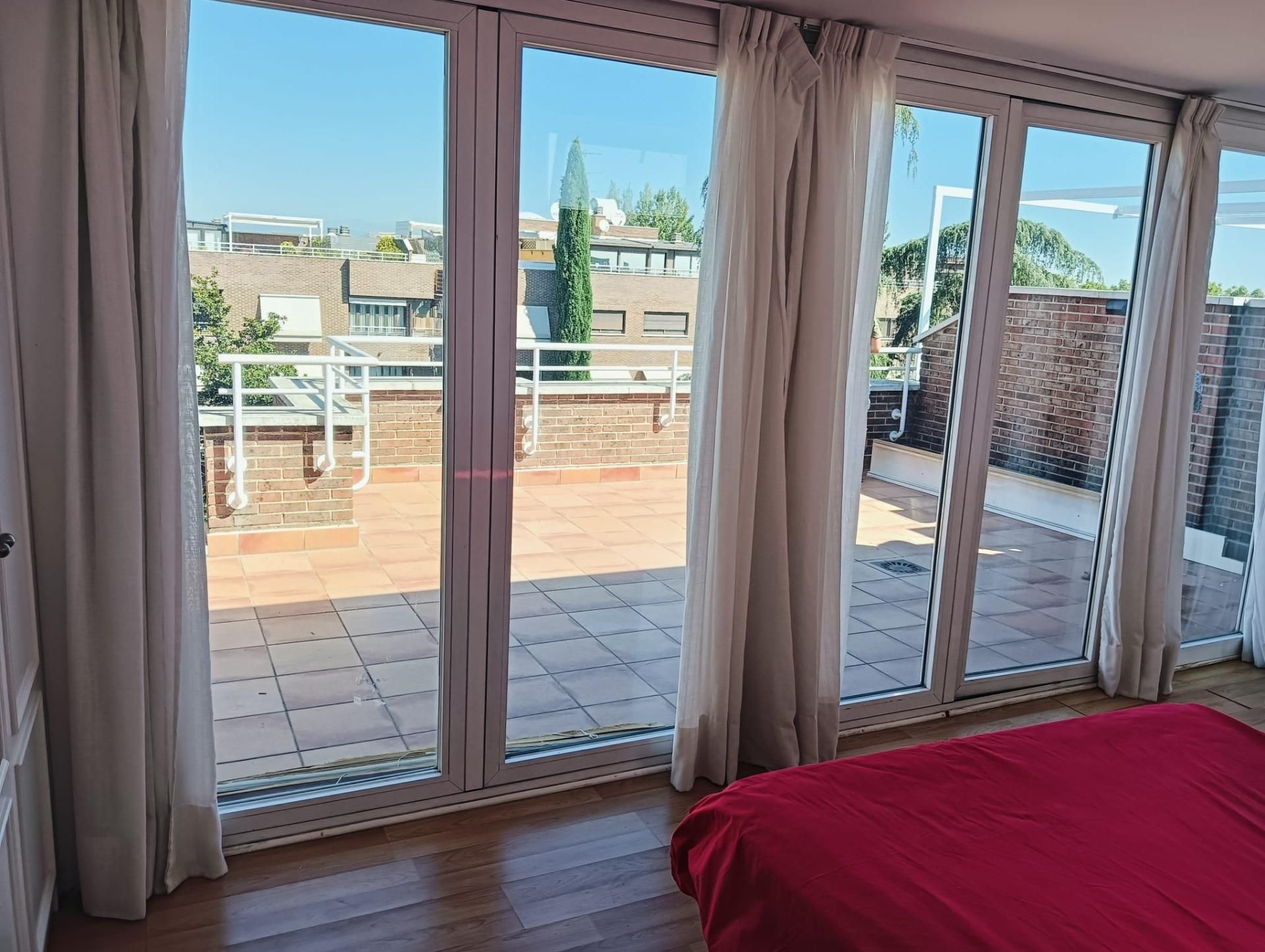 Bedroom of Attic to rent in Pozuelo de Alarcón  with Air Conditioner, Heating and Private garden