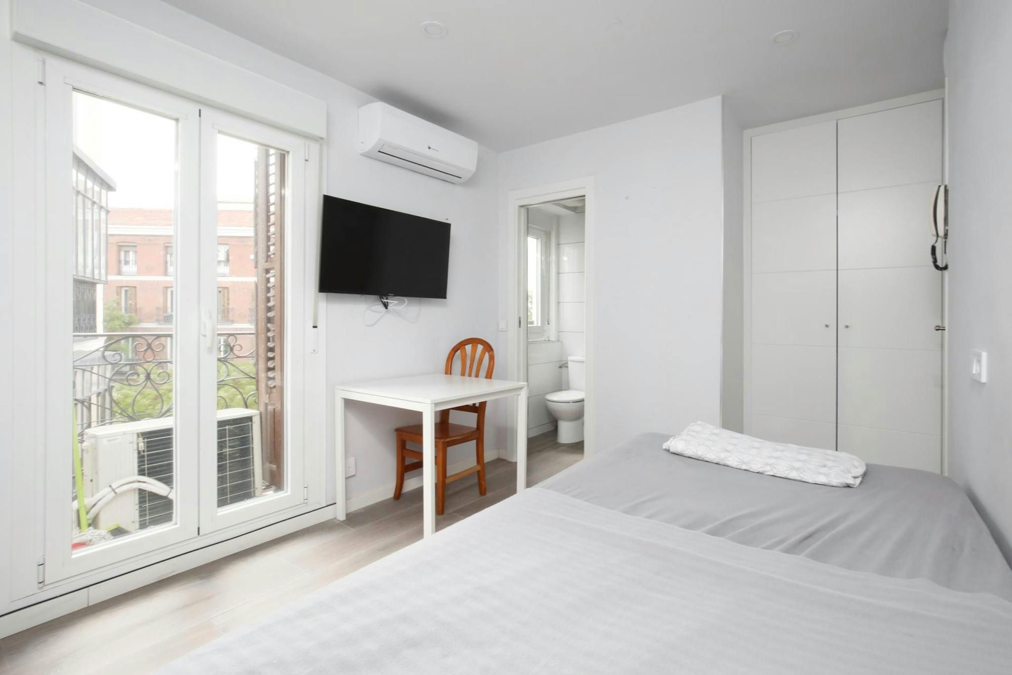 Habitación de Piso de alquiler en  Madrid Capital con Aire acondicionado, Lavadora y TV