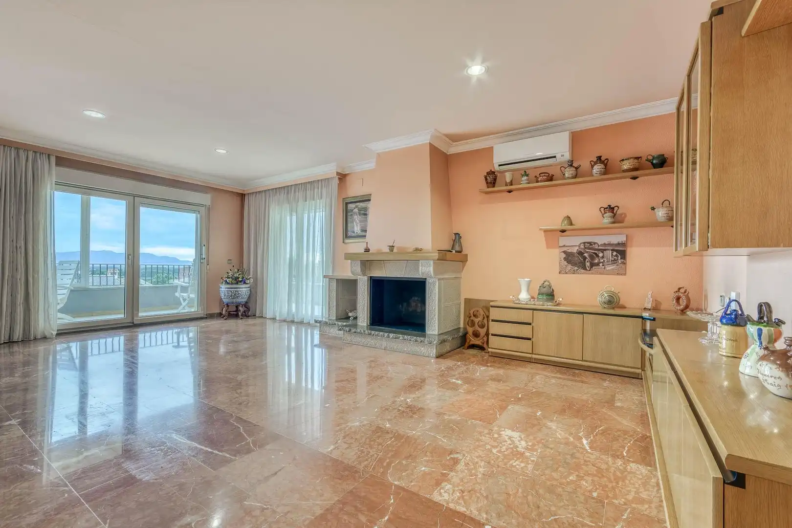 Sala de estar de Casa o chalet en venta en Figueres con Aire acondicionado, Jardín privado y Terraza