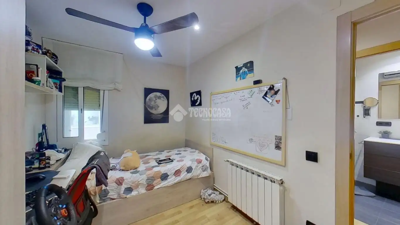 Bedroom of Flat for sale in Barberà del Vallès  with Air Conditioner, Heating and Parquet flooring