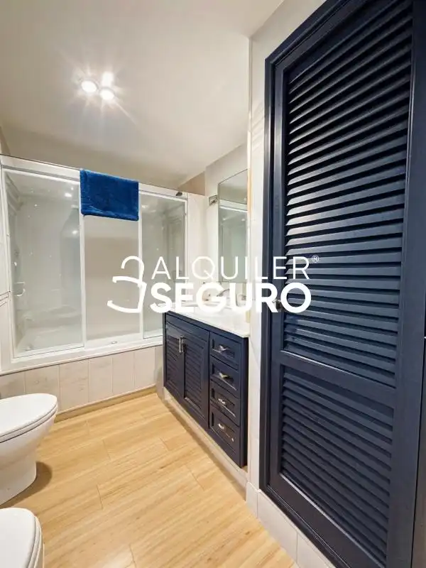 Bathroom of Study for rent in Benicasim / Benicàssim  with Air Conditioner, Heating and Swimming Pool