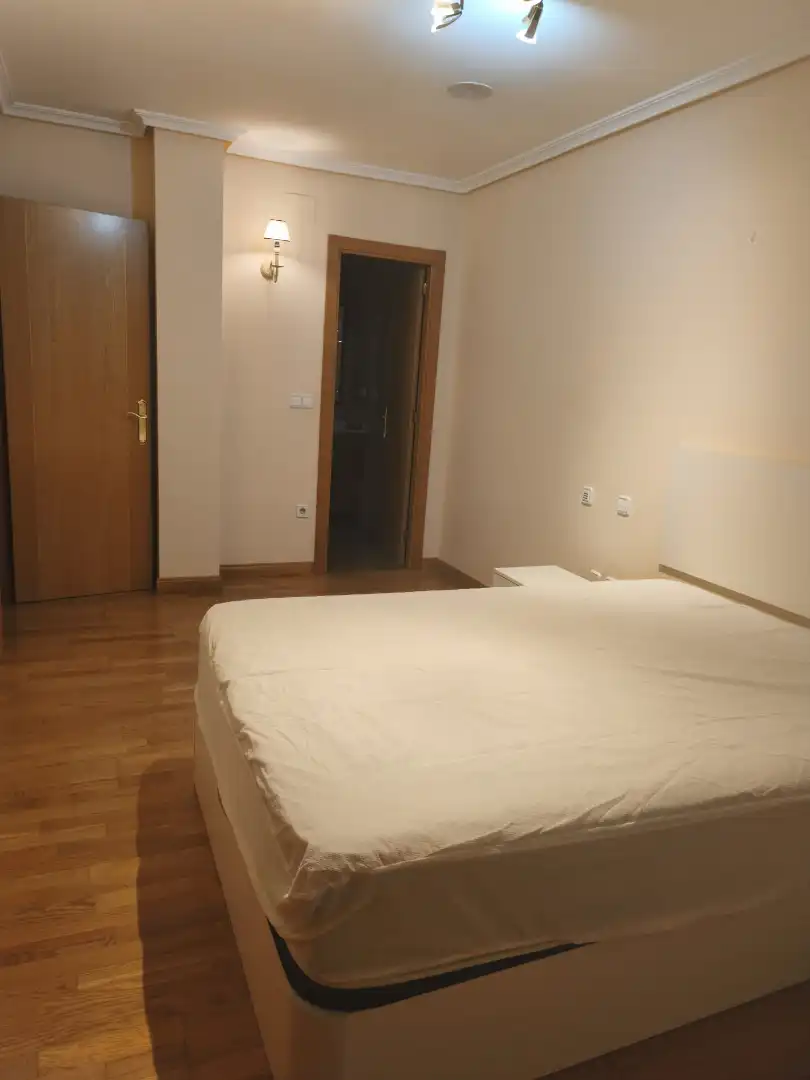 Bedroom of Flat for rent in Cuenca  with Air Conditioner, Heating and Parquet flooring
