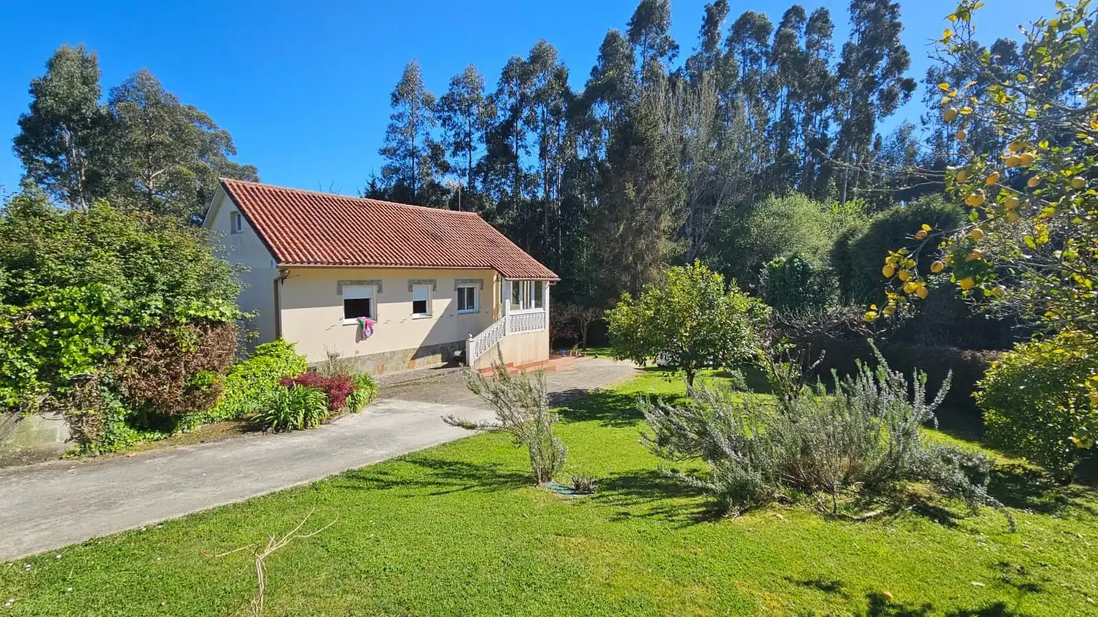 Vista exterior de Casa o xalet de lloguer en Oleiros amb Calefacció