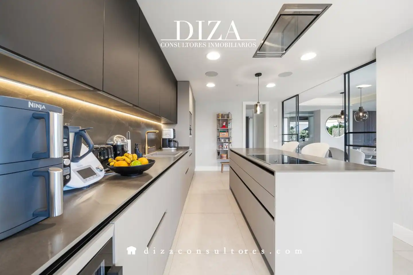 Kitchen of Houses for sale in Las Rozas de Madrid  with Air Conditioner, Heating and Private garden