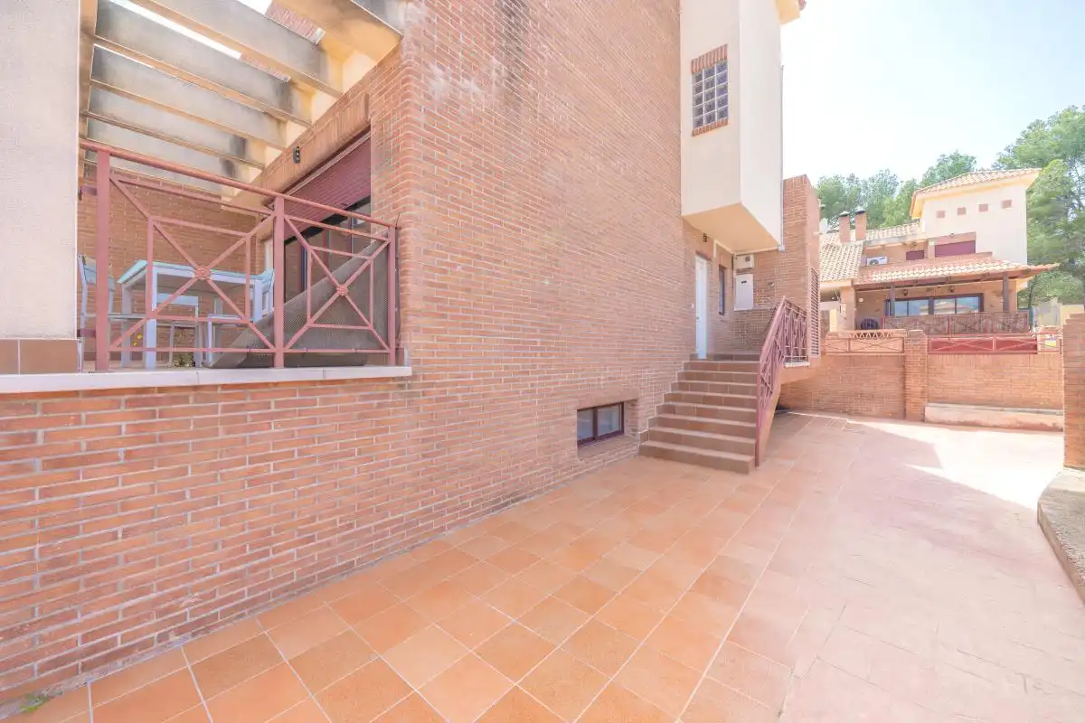 Vista exterior de Casa adosada en venda en La Nucia amb Aire condicionat, Calefacció i Terrassa