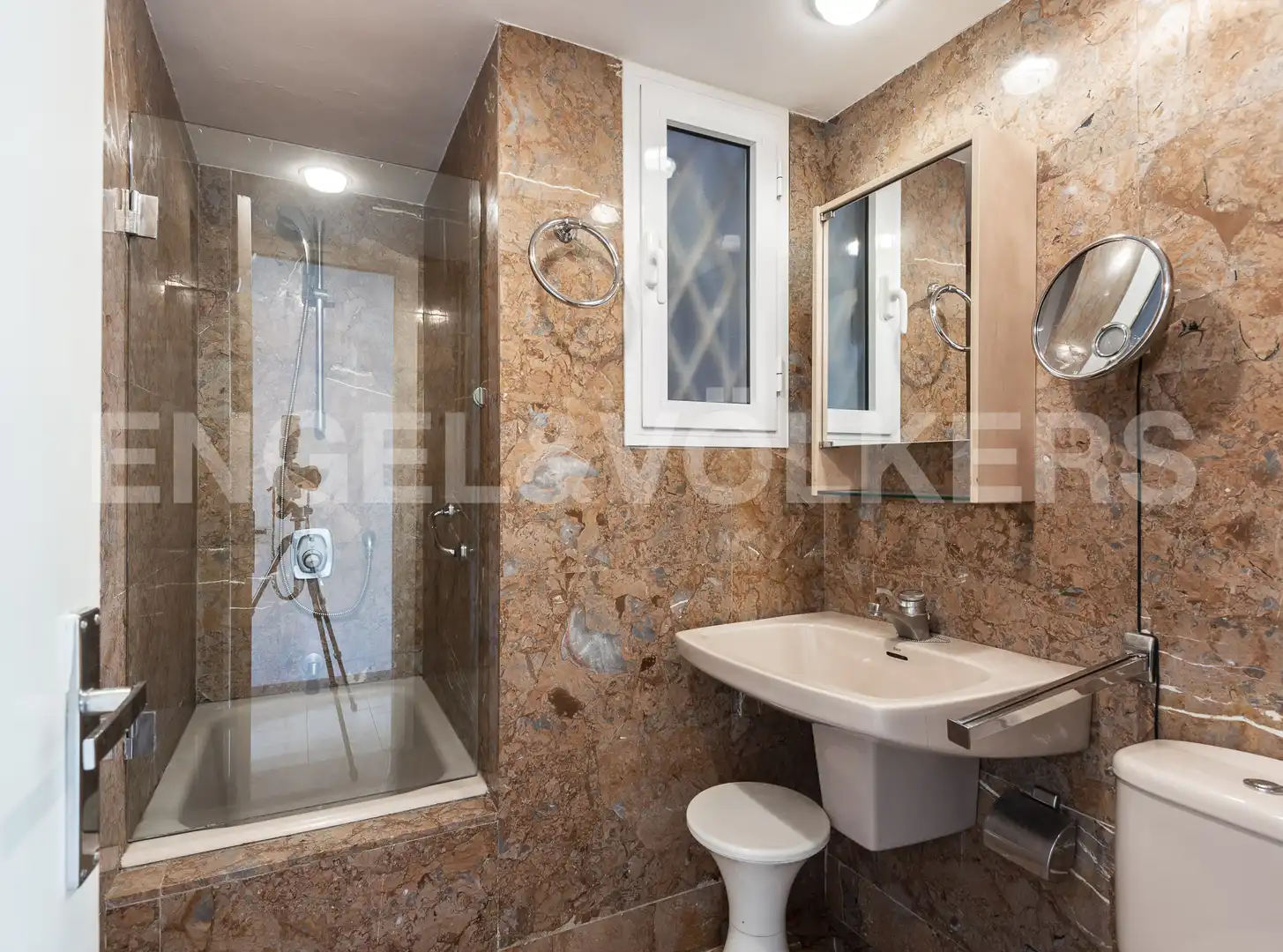 Bathroom of Flat for rent in Barcelona  with Air Conditioner, Heating and Parquet flooring