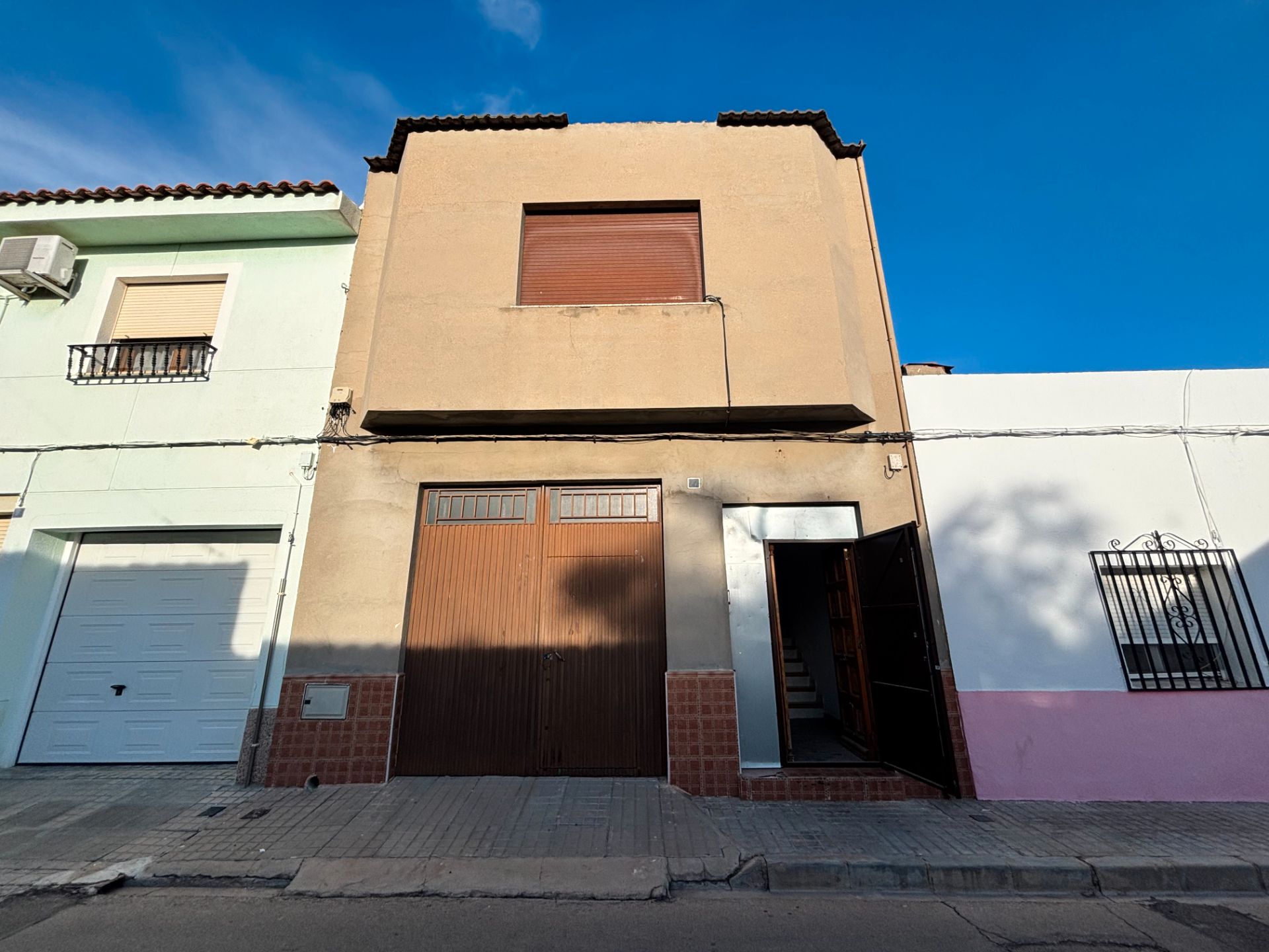 Vista exterior de Casa o chalet en venta en Socuéllamos con Jardín privado, Trastero y Alarma