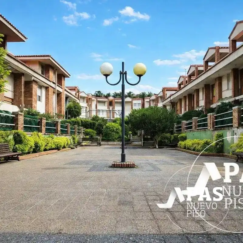 Vista exterior de Casa adosada en venda en Santander amb Calefacció, Jardí privat i Terrassa