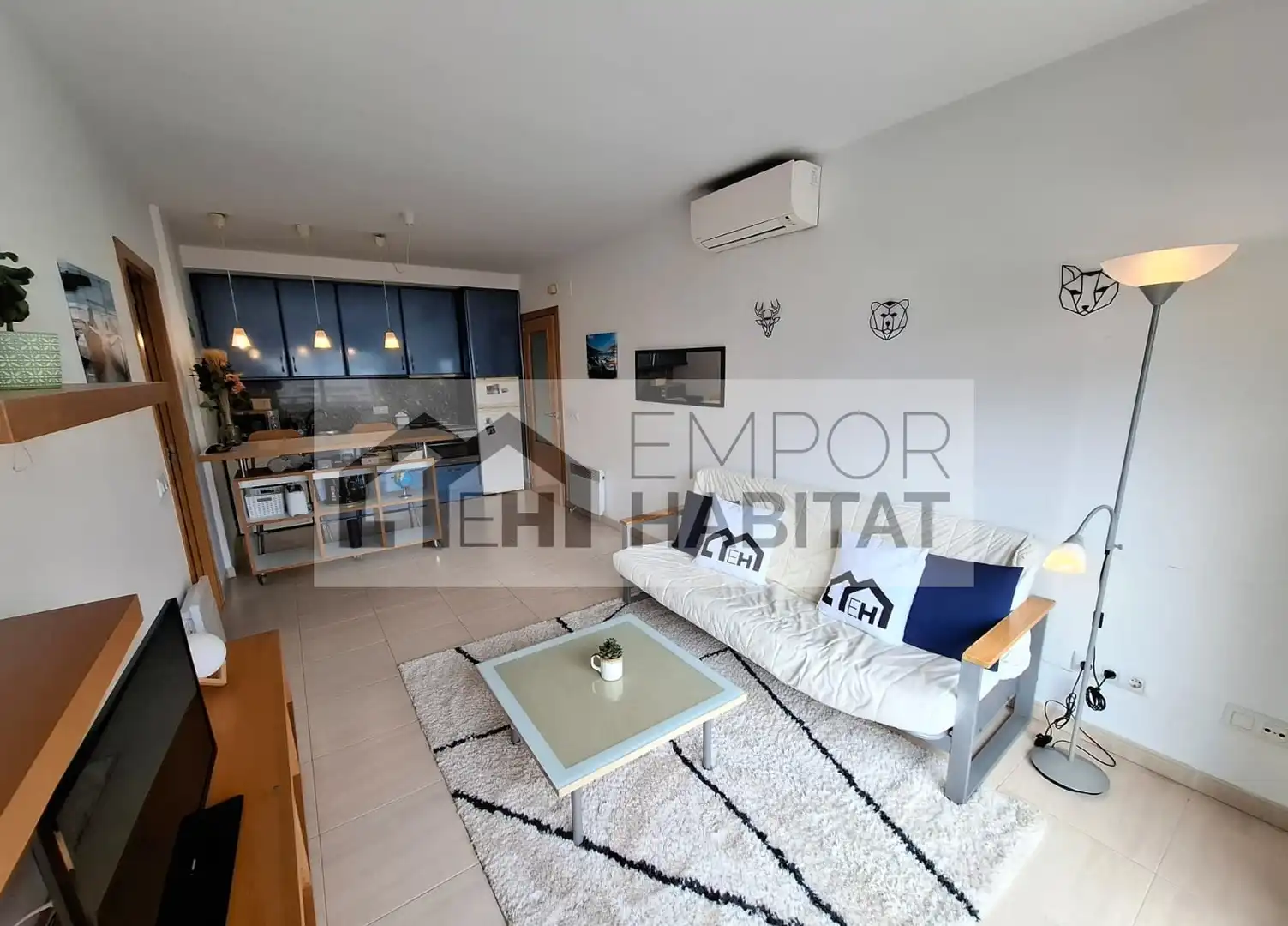Living room of Apartments for sale in Llançà  with Air Conditioner, Terrace and Furnished