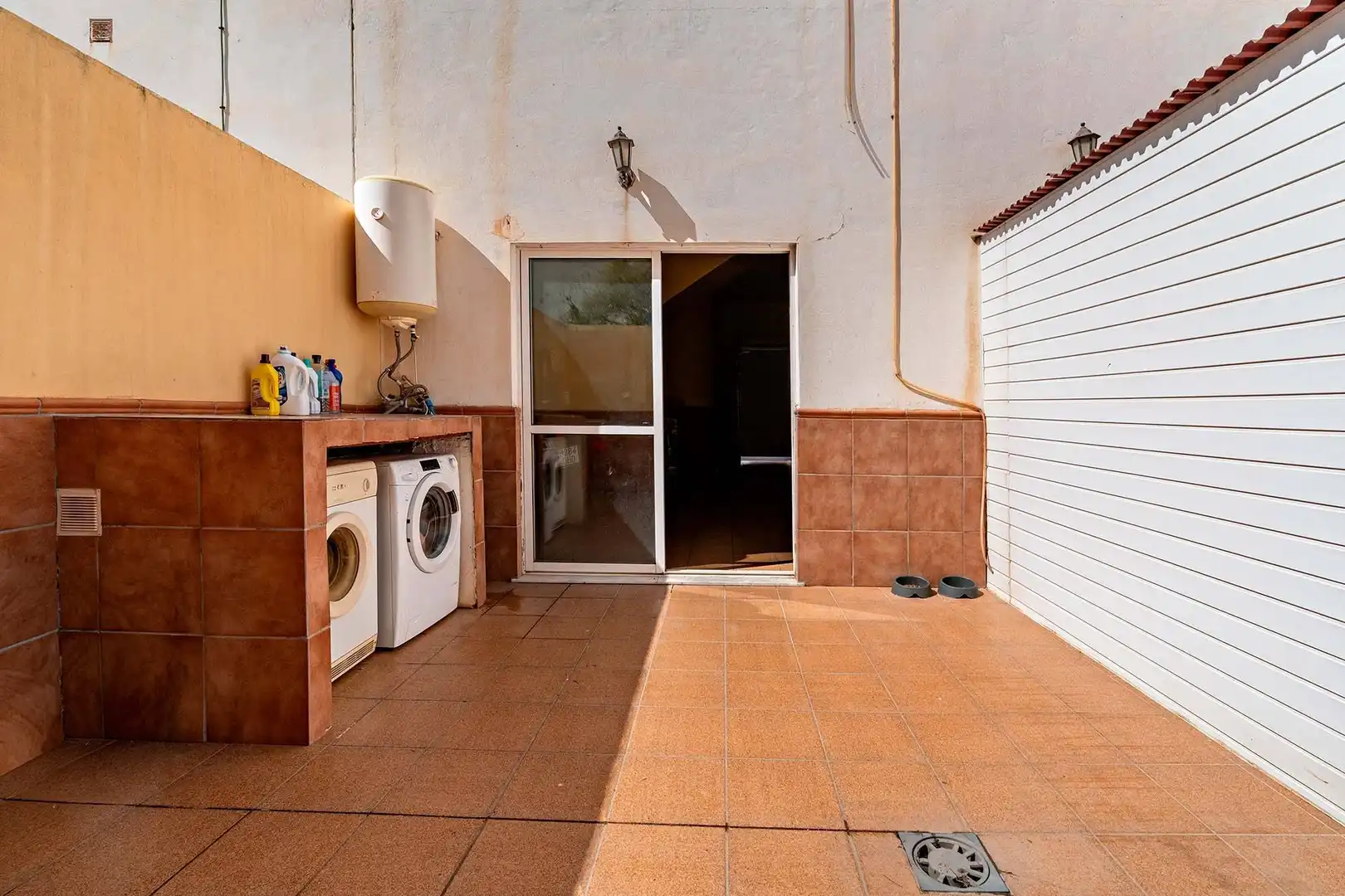 Jardí de Casa adosada en venda en Roquetas de Mar amb Aire condicionat, Terrassa i Traster