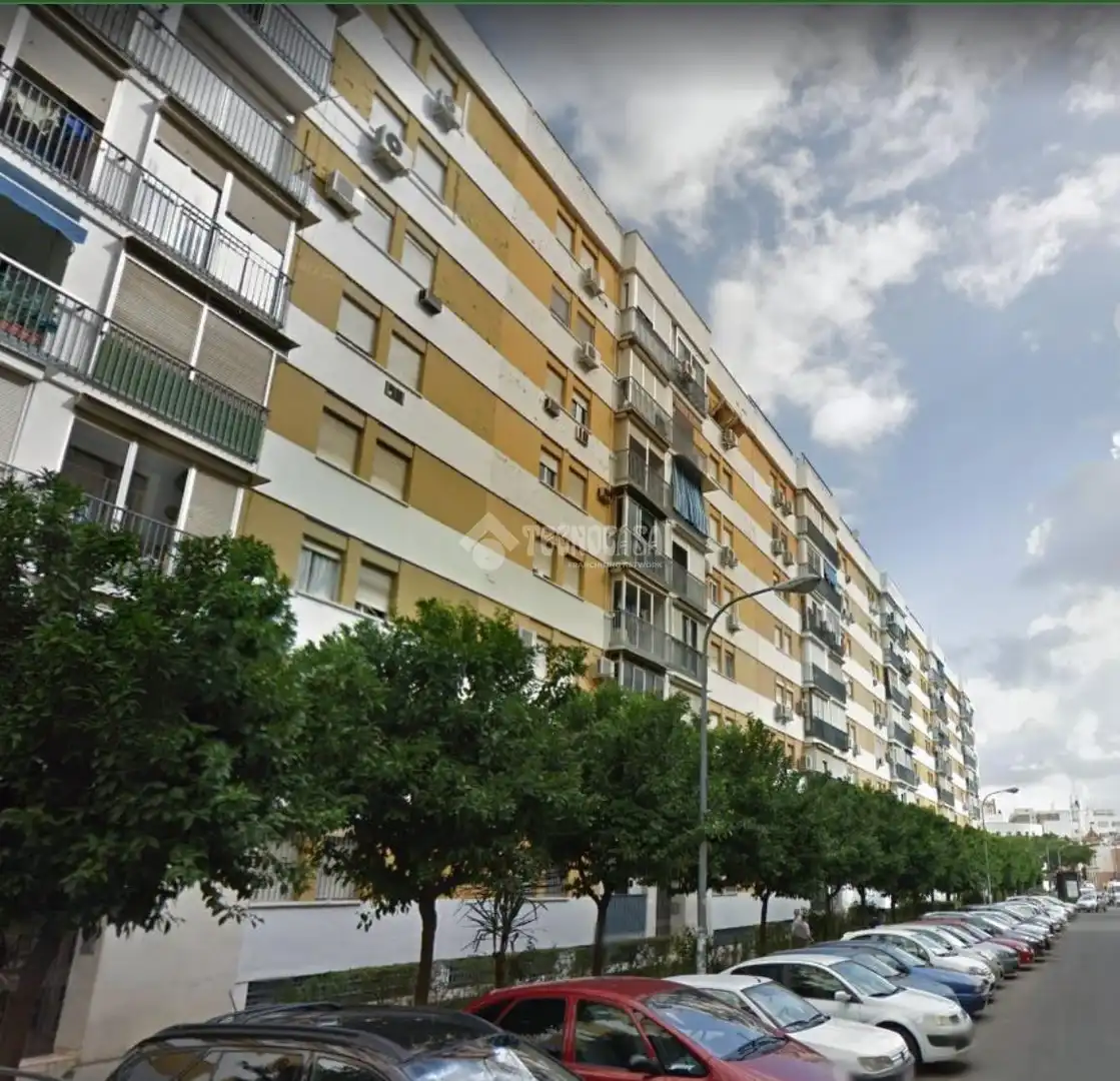 Vista exterior de Local en venda en Sevilla