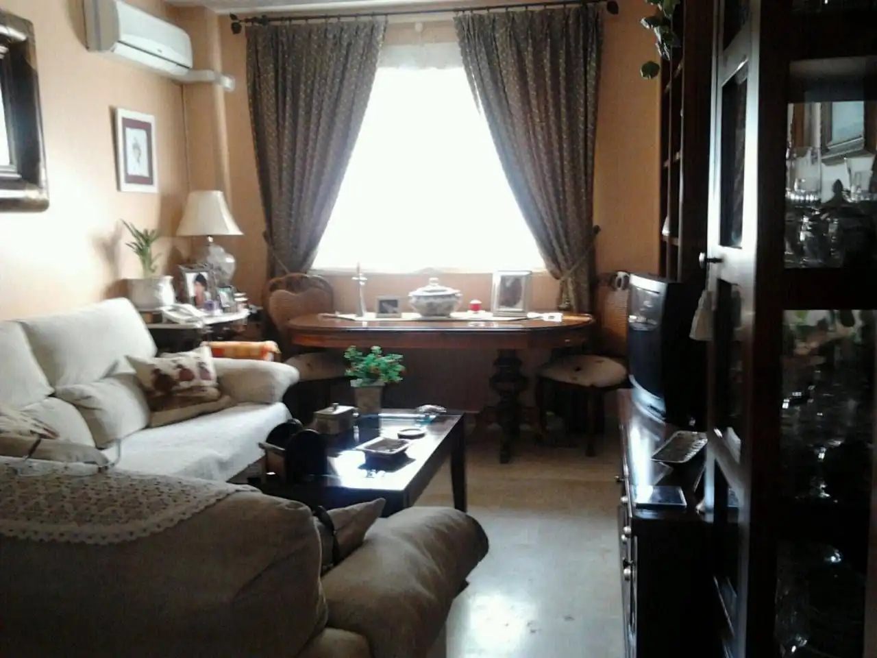 Sala de estar de Casa adosada en venta en Badajoz con Aire acondicionado y Terraza