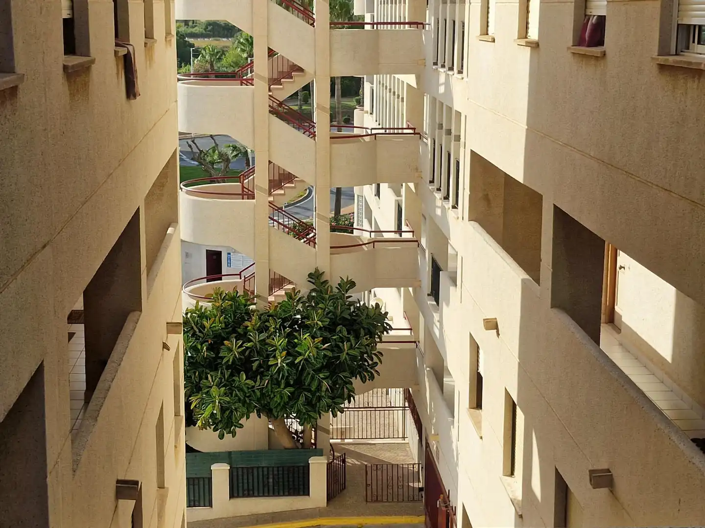 Apartament amb piscina en venda a Avenida LA MARINA, imagen 19