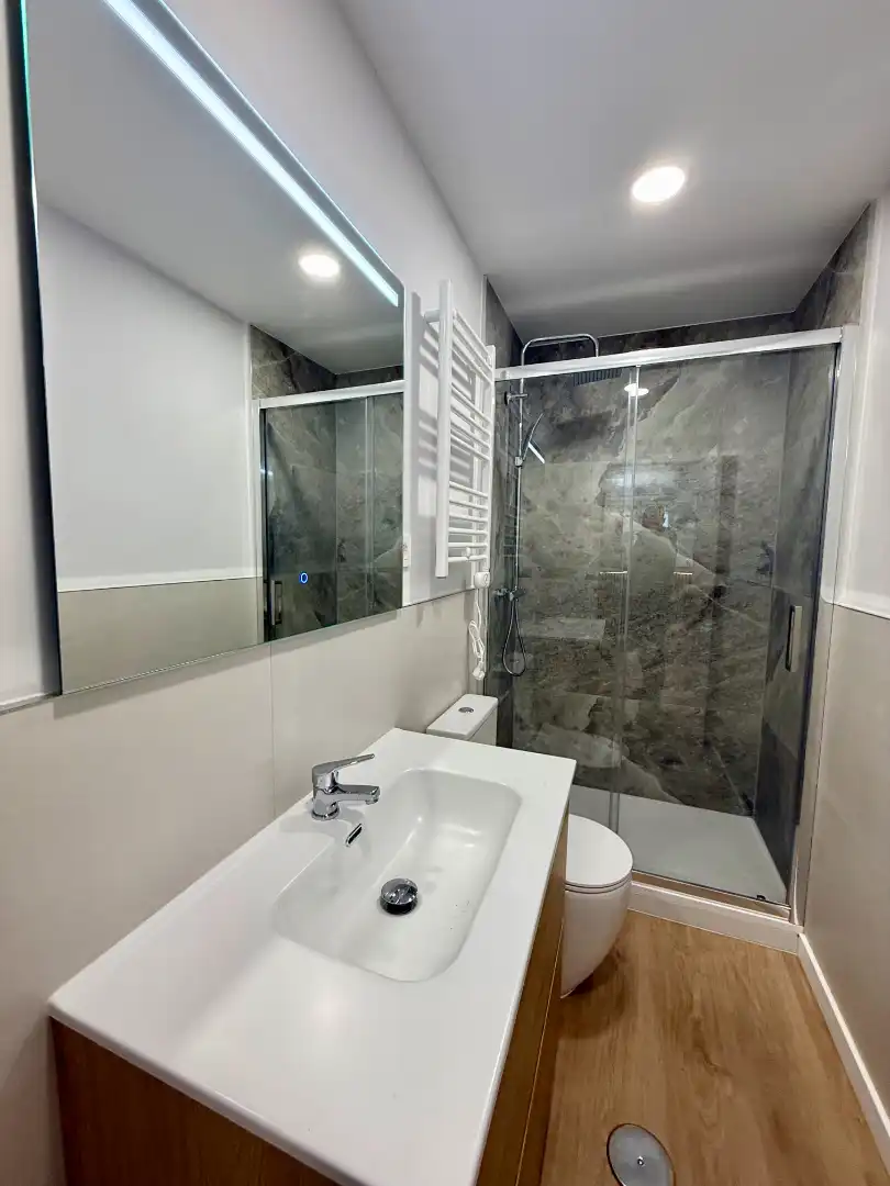 Badezimmer von Wohnung zum Verkauf in Madrid mit Heizung