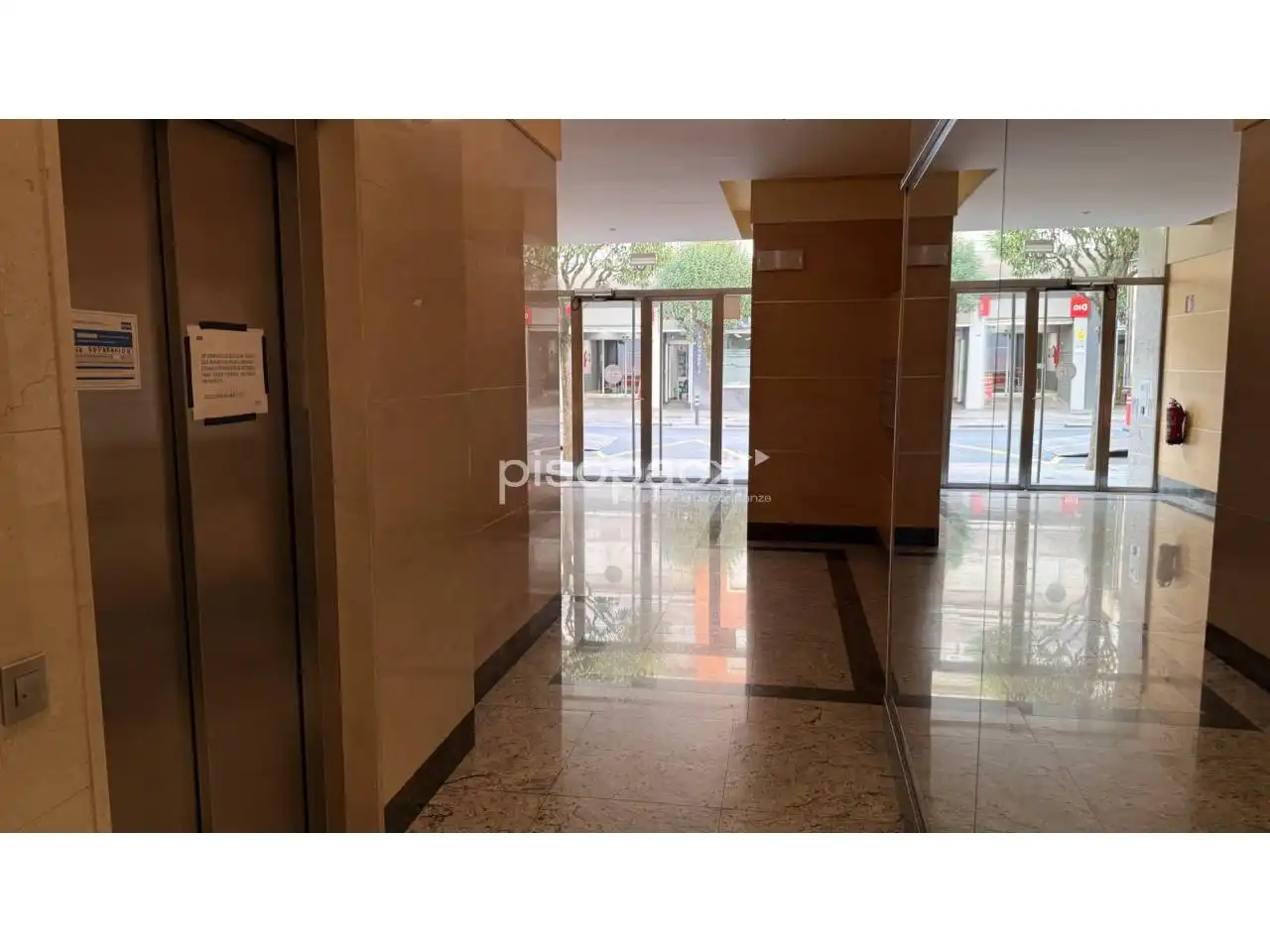 Piso en venta en  Pamplona / Iruña con Aire acondicionado, Terraza y Trastero