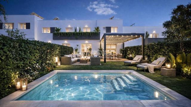 Casa adosada en Venta en Av. Pdte. Adolfo Suarez en Colegio Europa