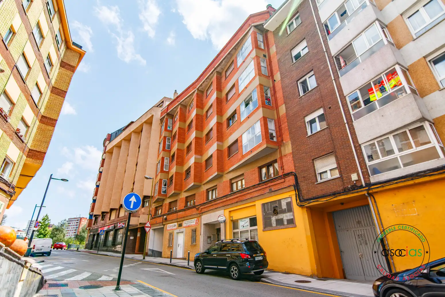 Vista exterior de Pis en venda en Oviedo  amb Calefacció, Parquet i Moblat