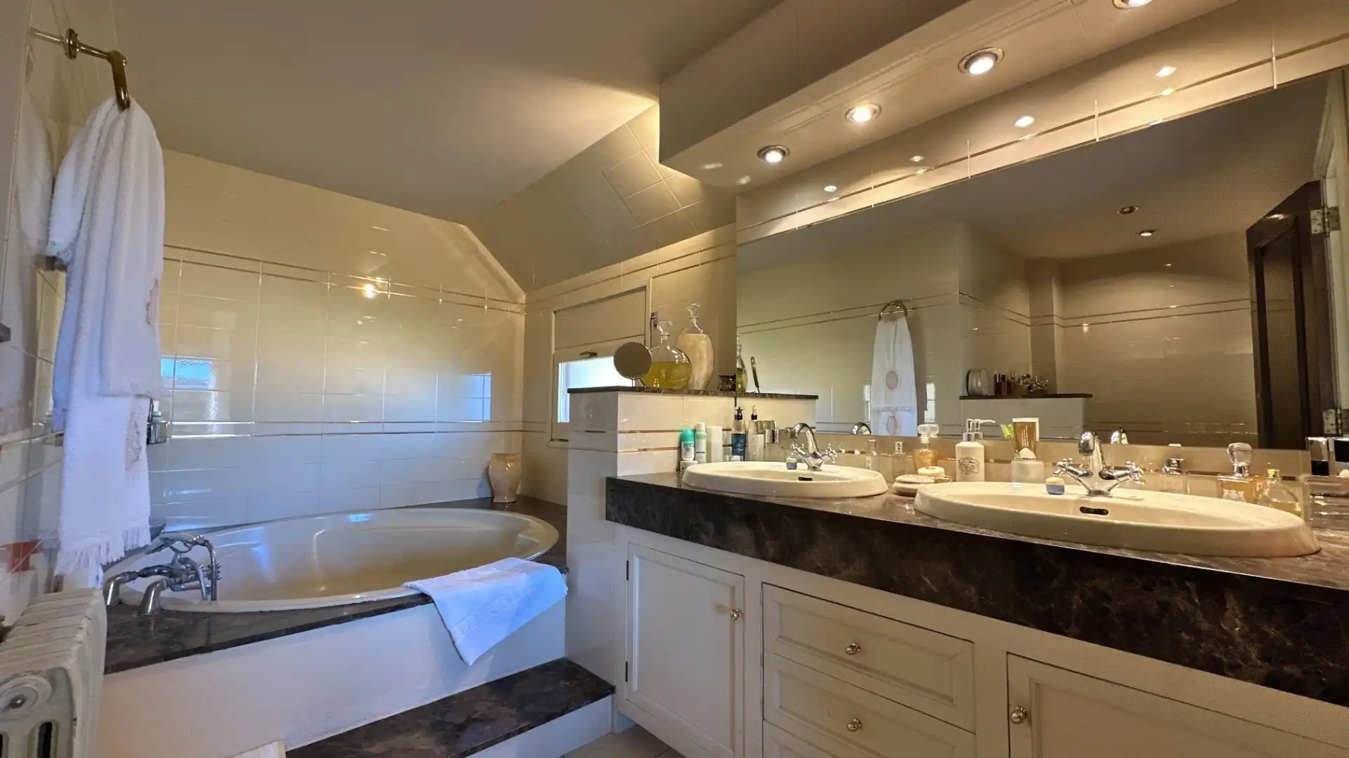 Bathroom of Houses for sale in Sant Cugat del Vallès  with Heating, Private garden and Parquet flooring