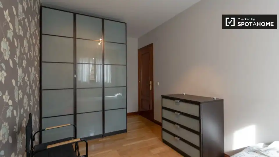 Room in Valdebernardo - Valderribas