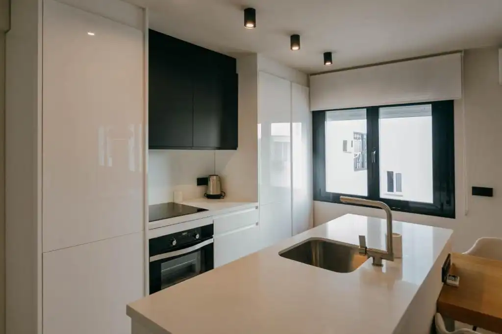 Kitchen of Flat for sale in Sevilla  with Air Conditioner, Heating and Furnished