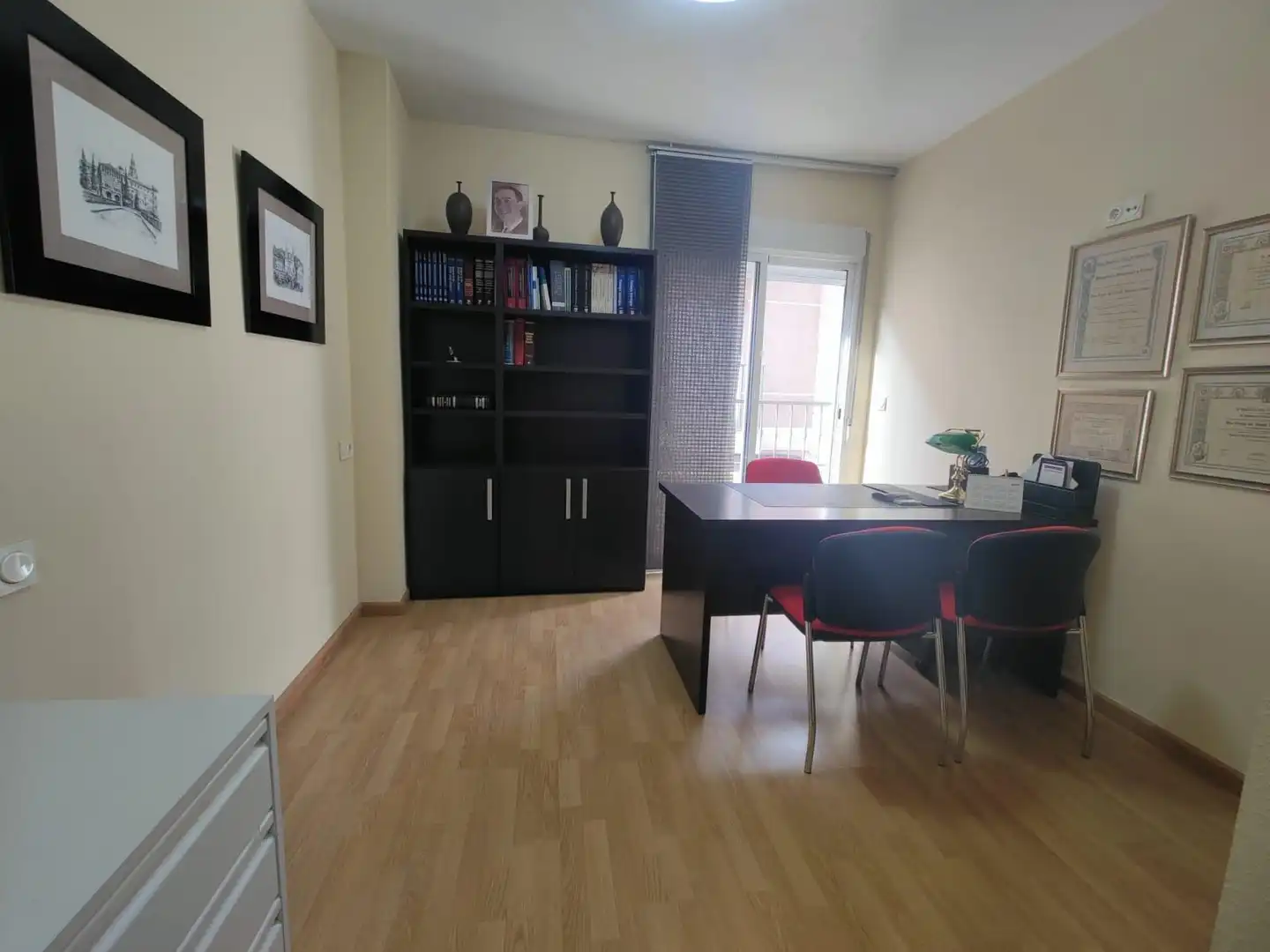 Wohnung zum Verkauf in Ceutí mit Terrasse, Abstellraum und Balkon