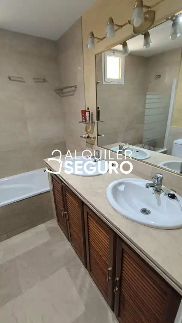 Baño de Casa o chalet de alquiler en Almensilla con Trastero, Piscina y Amueblado