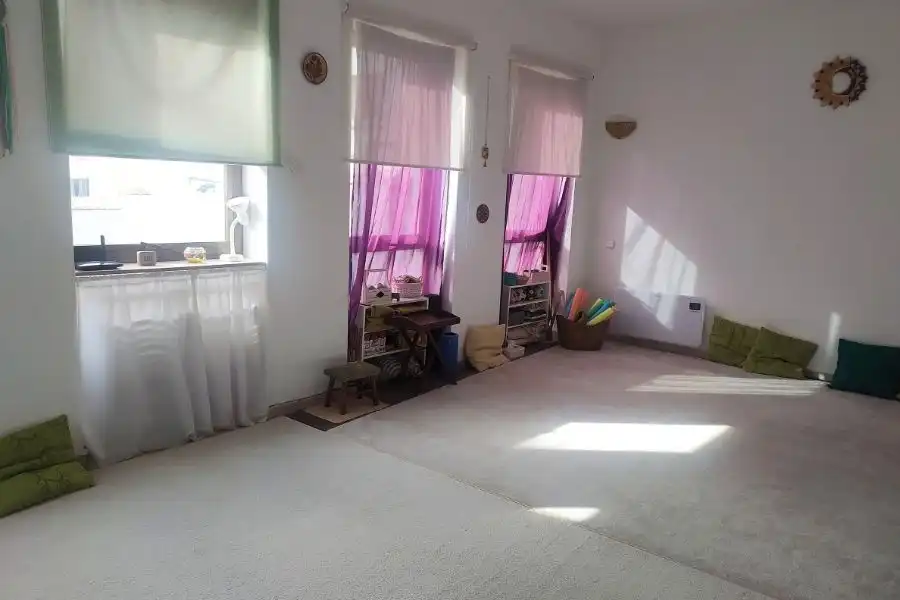Schlafzimmer von Büro zur Miete in Badalona