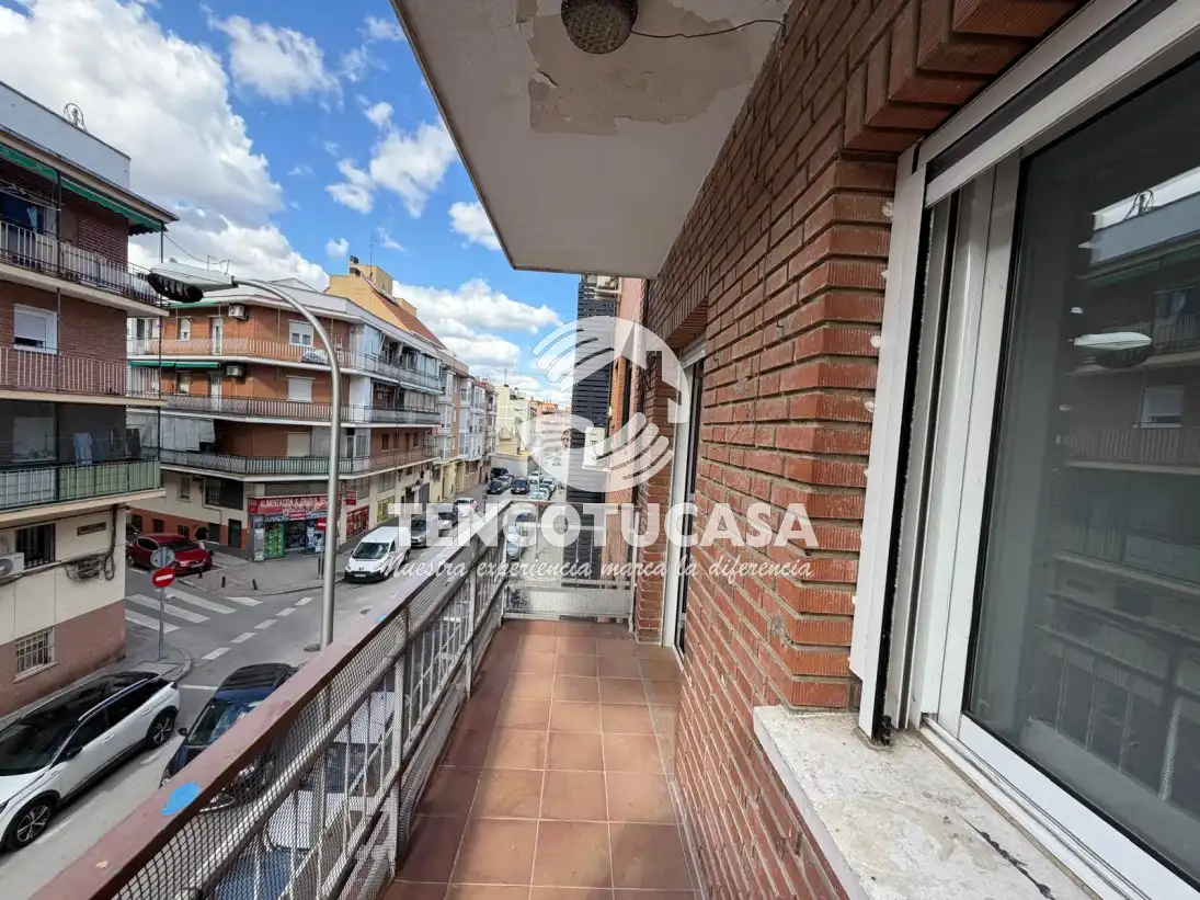 Vista exterior de Piso en venta en Madrid con Calefacción, Terraza y Trastero