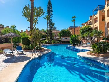 Apartamento con piscina en venta en Calle Topacio 99A