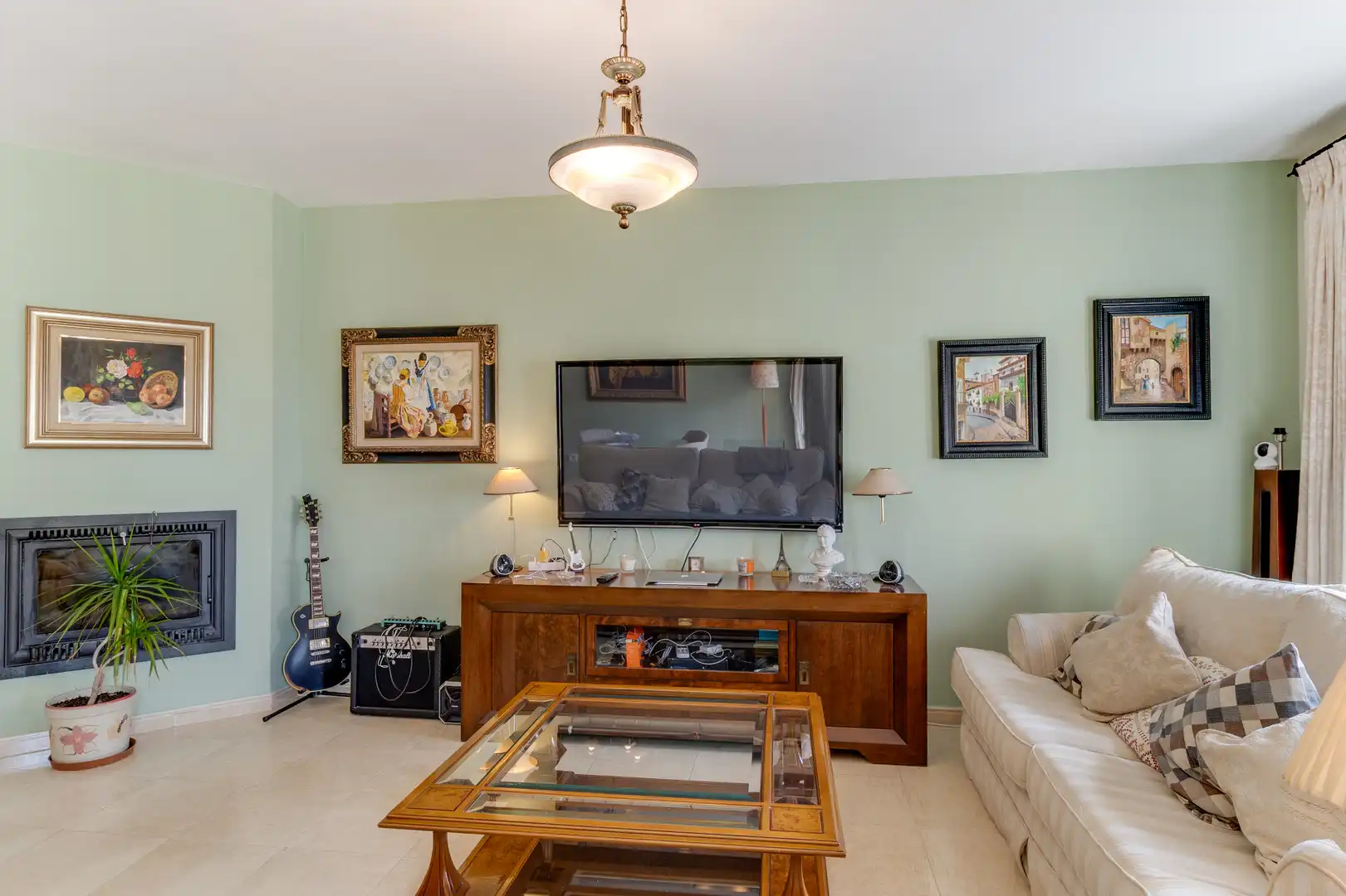Sala d'estar de Casa adosada en venda en Alhaurín de la Torre amb Aire condicionat, Jardí privat i Terrassa