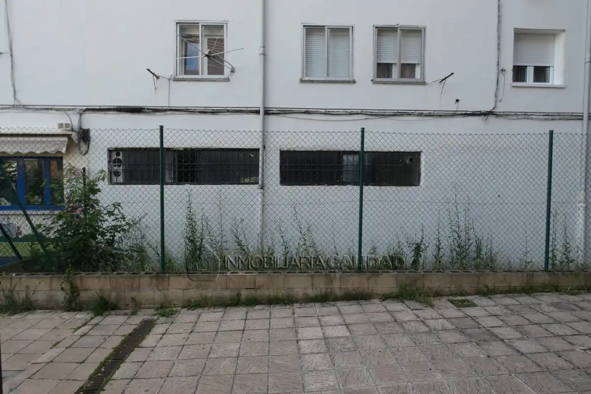 Vista exterior de Local de alquiler en Burgos con Calefacción