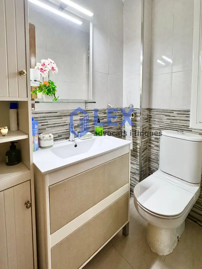 Baño de Casa adosada en venta en Badalona con Aire acondicionado, Calefacción y Jardín privado