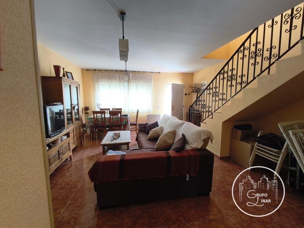 Sala d'estar de Casa o xalet en venda en La Adrada  amb Piscina