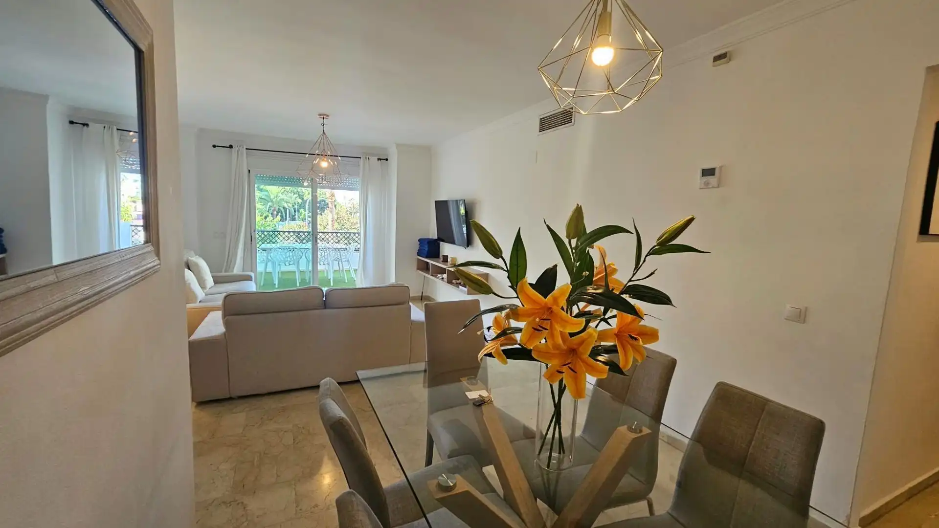 Esszimmer von Wohnungen zur Miete in Marbella mit Klimaanlage, Terrasse und Möbliert