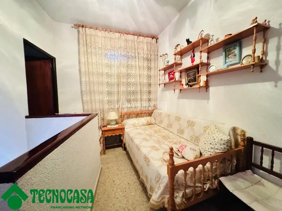 Habitación de Casa adosada en venta en Los Navalmorales con Aire acondicionado y Terraza