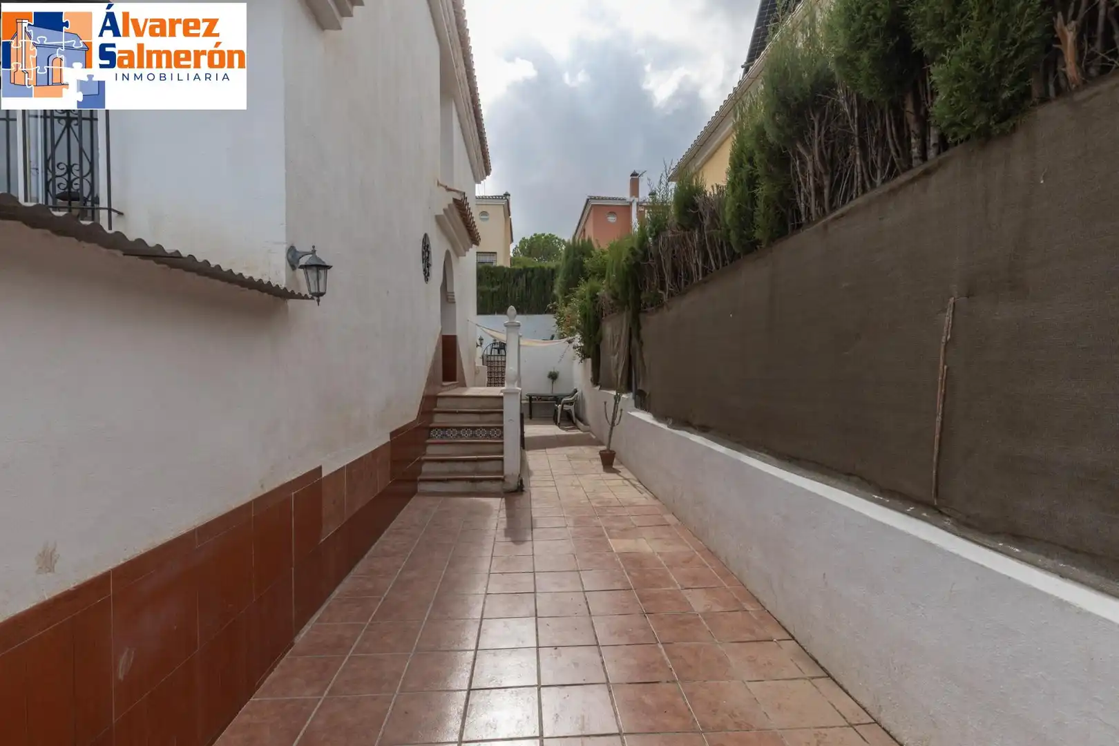 Exterior view of Houses for sale in Altos de la Zubia