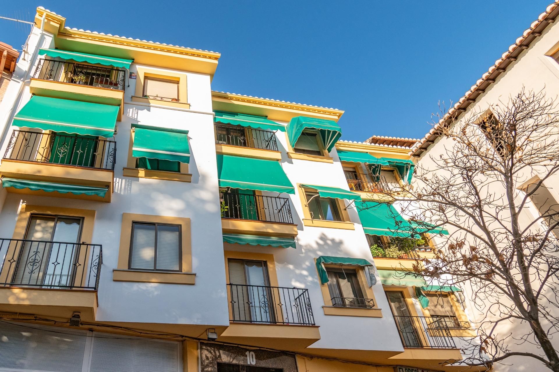 Exterior view of Study for sale in  Granada Capital  with Air Conditioner and Heating