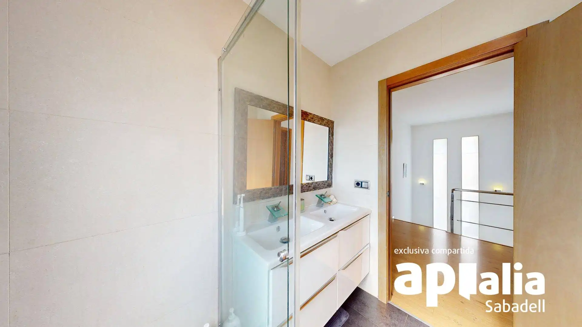 Badezimmer von Haus oder Chalet zum Verkauf in Barberà del Vallès mit Heizung, Privatgarten und Parkett