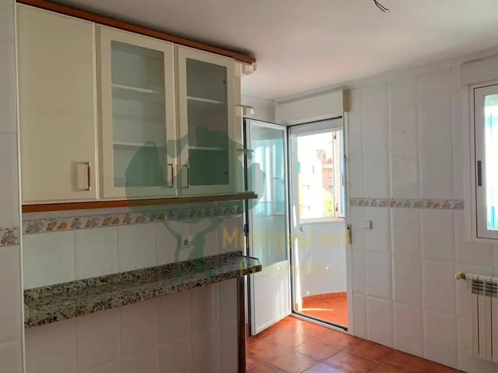 Kitchen of Duplexes for rent in Cáceres
