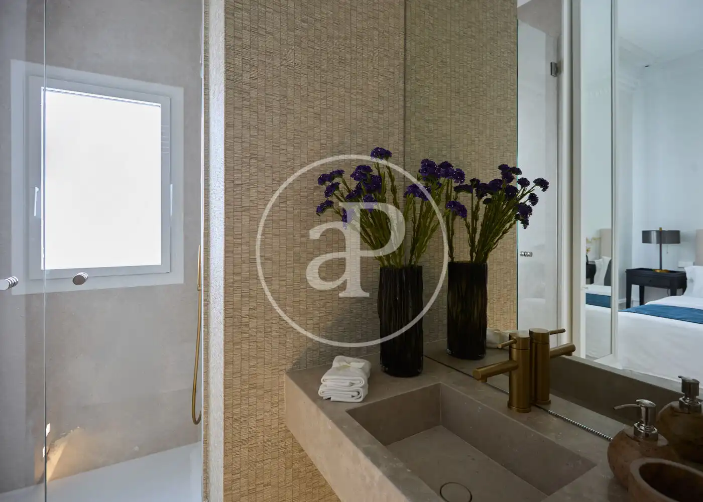 Bathroom of Flat for sale in Madrid  with Air Conditioner, Heating and Balcony