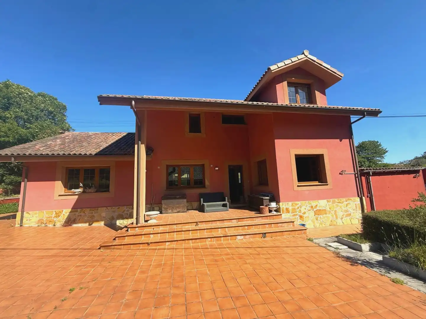 Vista exterior de Casa o chalet en venta en Castrillón con Calefacción, Jardín privado y Piscina