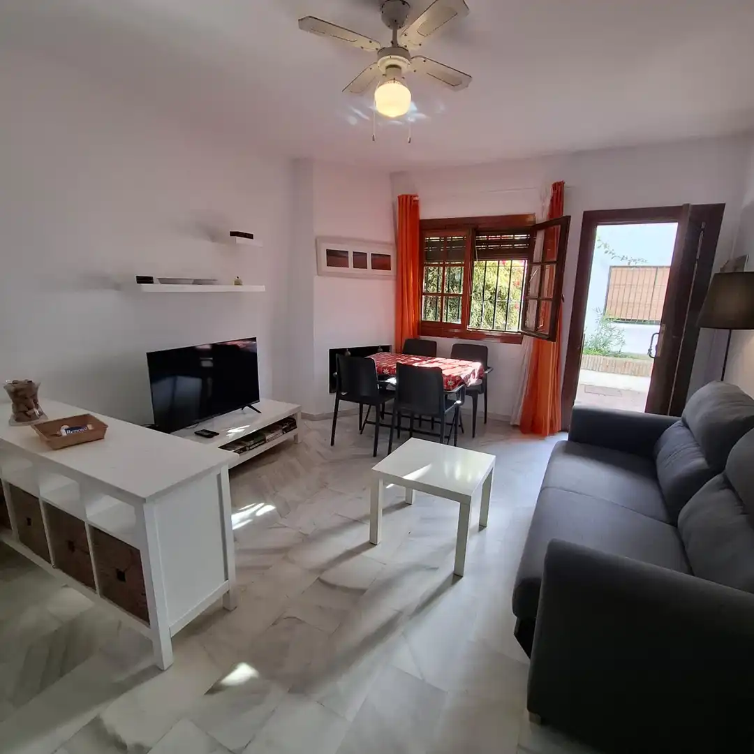 Sala d'estar de Apartament en venda en Manilva amb Aire condicionat, Terrassa i Moblat