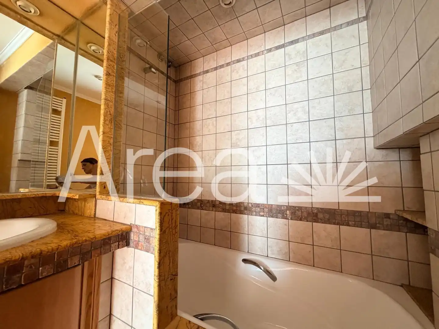 Badezimmer von Wohnung zum Verkauf in Pineda de Mar mit Klimaanlage, Heizung und Balkon
